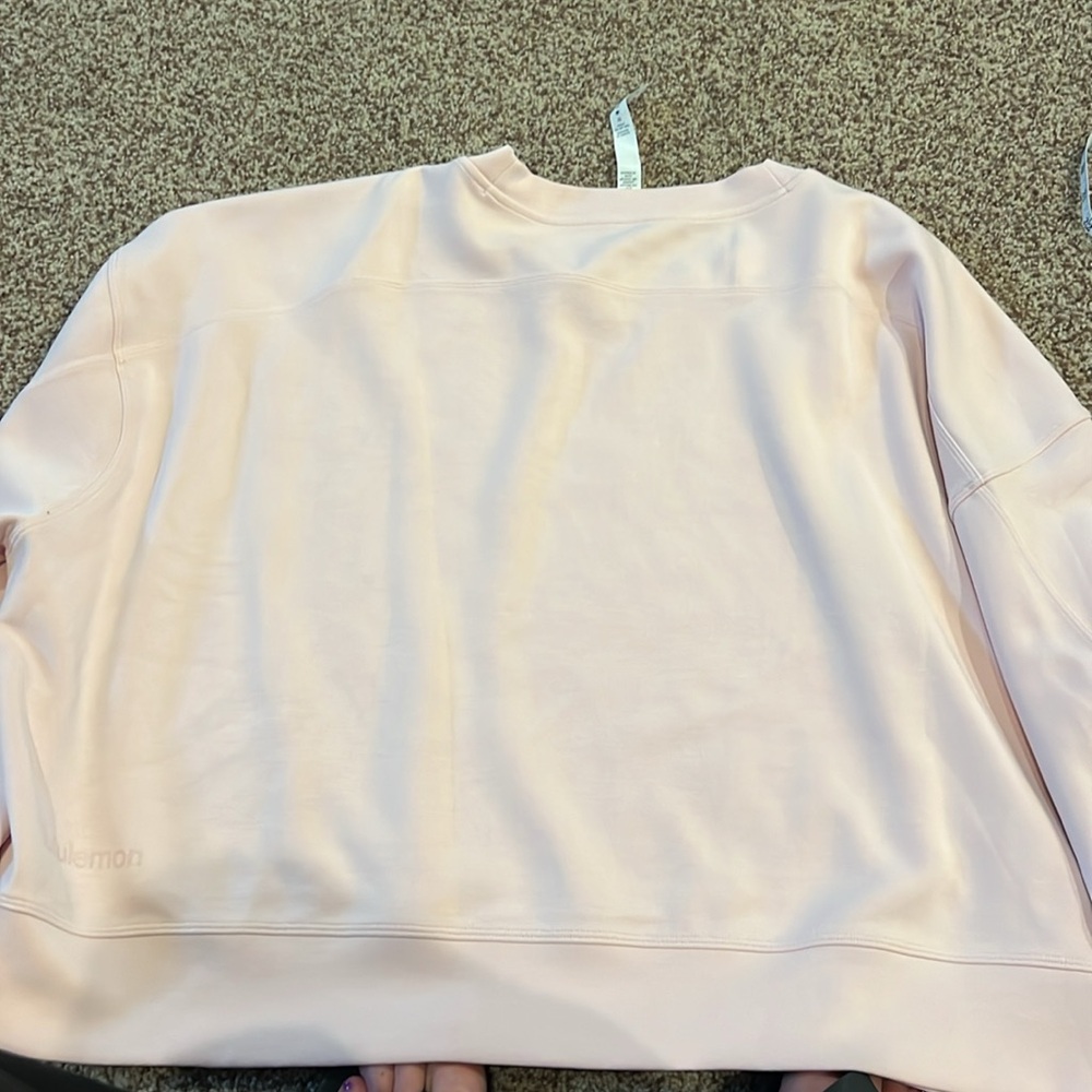 Super soft pink lululemon crewneck - Picture 5 of 6
